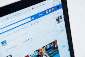 trasparenza pagine facebook